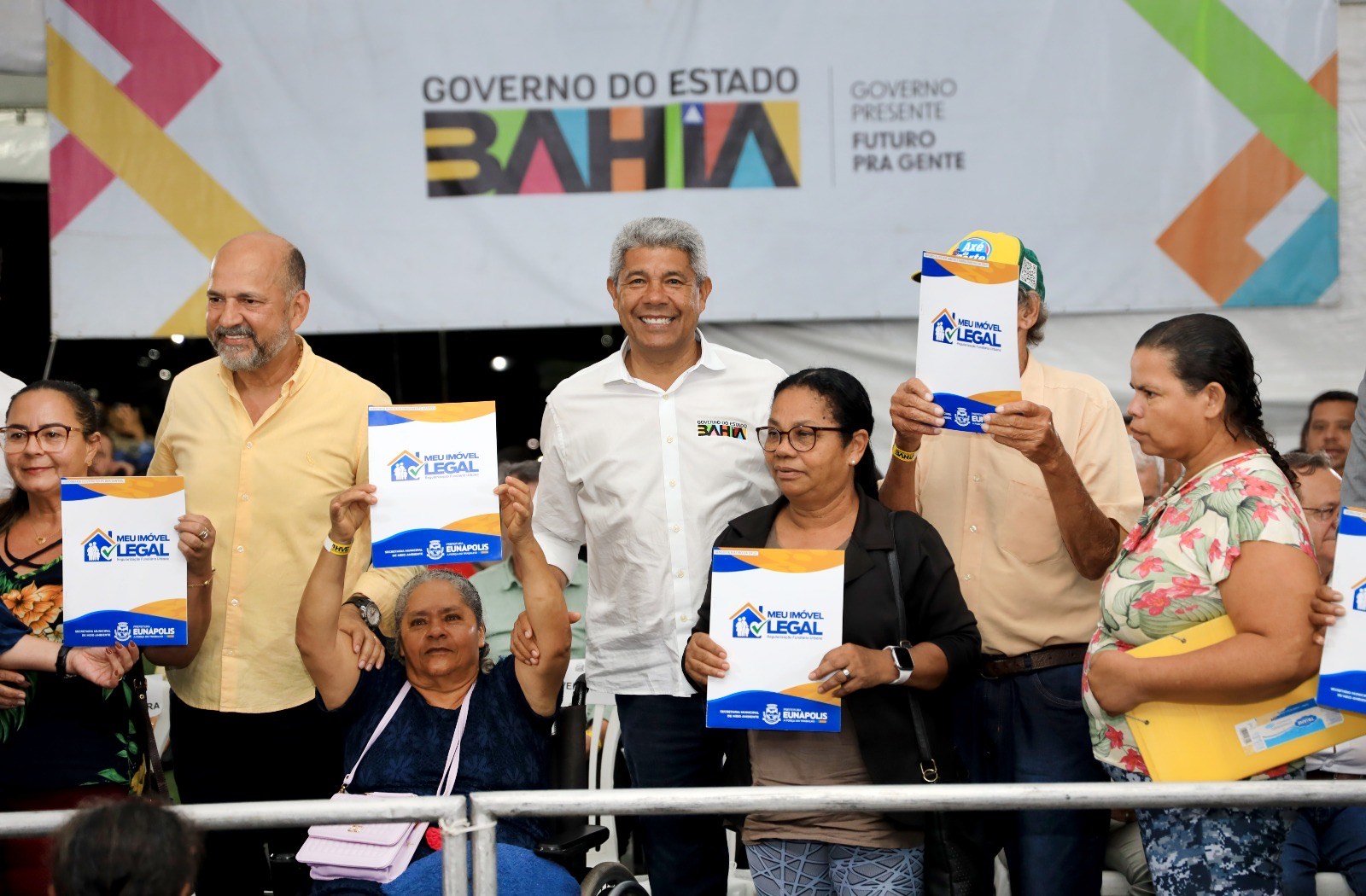 Imagem de Jerônimo Rodrigues entrega obras de infraestrutura, equipamentos médicos e anuncia novos investimentos em Eunápolis