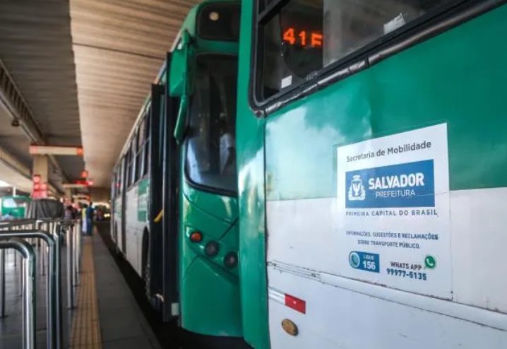 Imagem de Após mortes em confrontos, ônibus seguem sem circular no Bairro da Paz