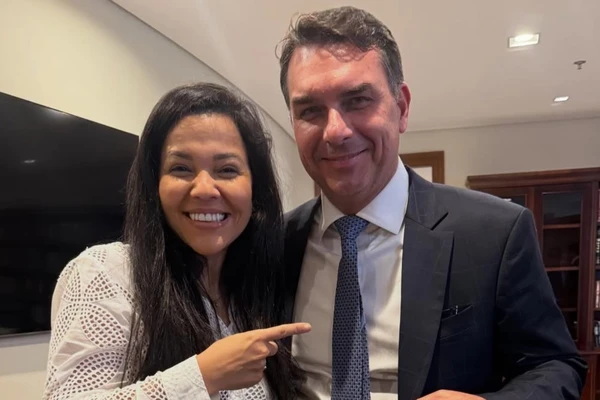 Imagem de Vereadora do Nordeste ganha força como possível vice de Flávio Bolsonaro