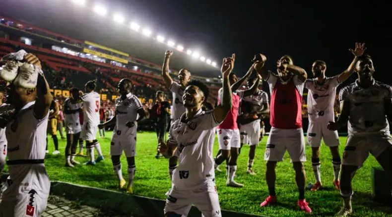 Imagem de Vitória desbanca o Sport, tira invencibilidade em casa do rival e vai à liderança