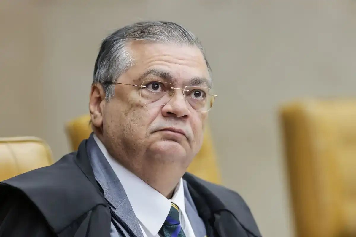 Imagem de Flávio Dino autoriza terceira investigação contra Lulinha por suspeita de tráfico de influência