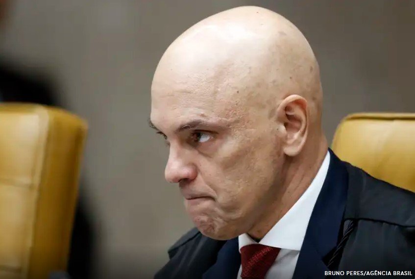 Imagem de Alexandre de Moraes solicita parecer da PGR sobre apreensão de passaporte de Eduardo Bolsonaro