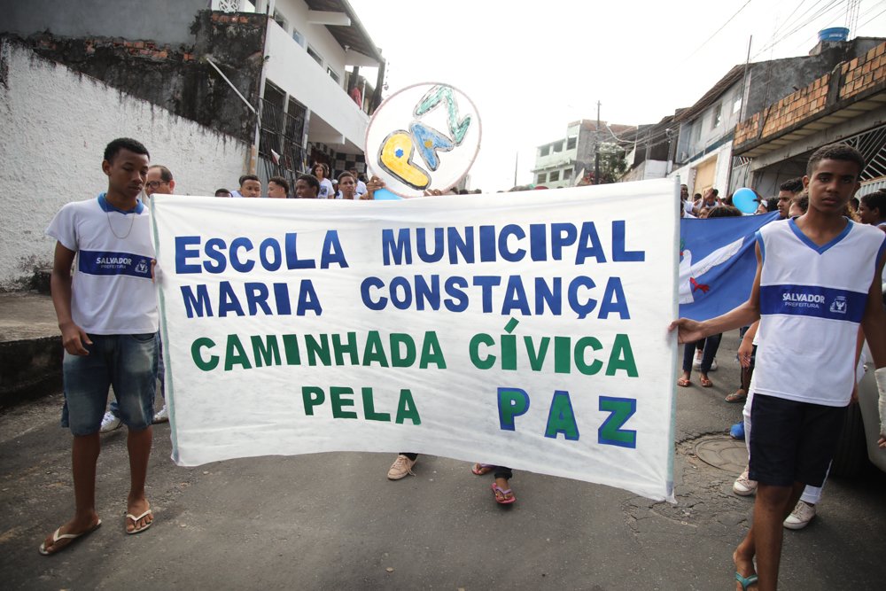Imagem de Escola municipal promove caminhada cívica em prol da paz em Mata Escura