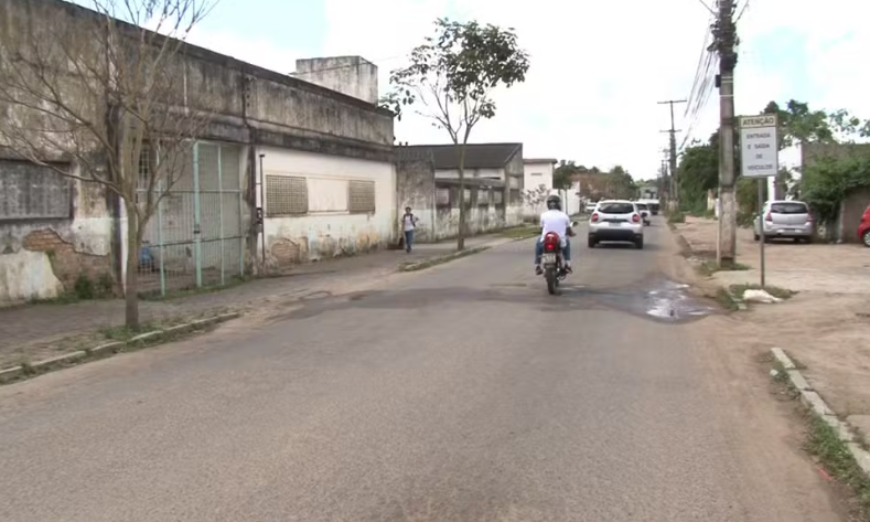 Imagem de Suspeito morre em confronto com a polícia e outros 10 são presos em operação contra o tráfico de drogas em Feira de Santana