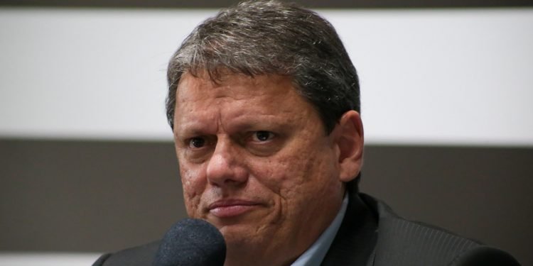 Imagem de Tarcísio de Freitas: Bolsonaro na Agrishow é melhor do que MST na China