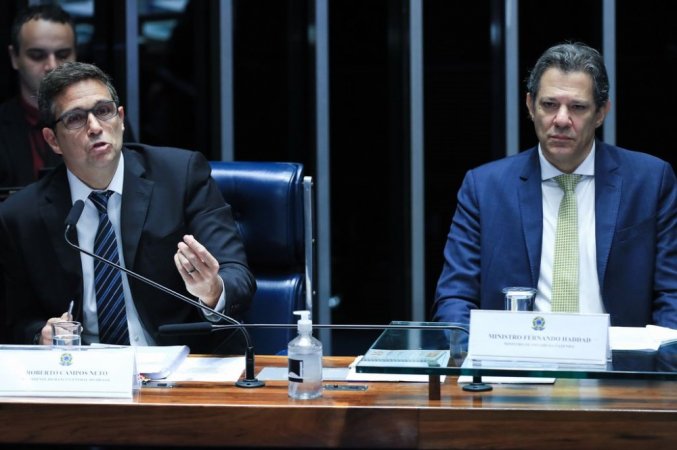 Imagem de Haddad agrada mercado, enquanto Lula sabota governo e perde batalha para Campos Neto, o líder mais confiável