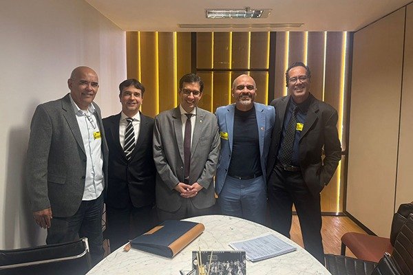 Imagem de Deputado Leo Prates é um aliado do movimento sindical, afirma Marcelo Carvalho