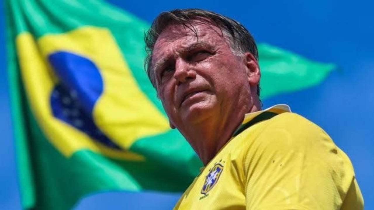 Imagem de STF impõe tornozeleira a Bolsonaro e até o proíbe de falar com o próprio filho