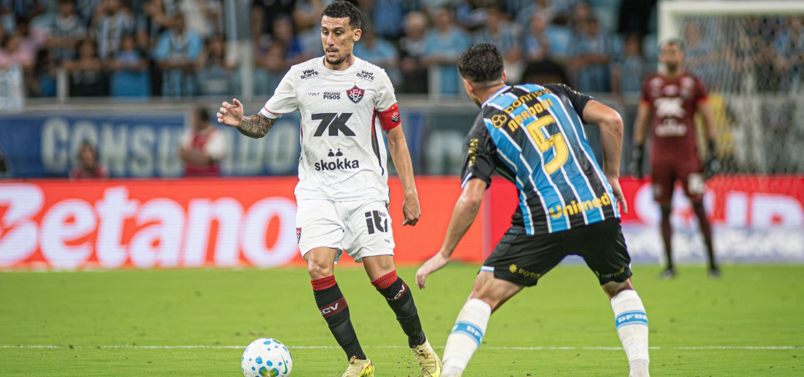 Imagem de Vitória sofre com gol contra e é derrotado pelo Grêmio fora de casa no Brasileirão