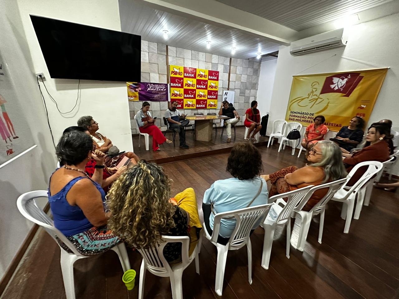 Imagem de Em reunião com Lídice,  representantes de movimentos ambientais e de bairros acusam prefeitura de falta de diálogo com desafetação de áreas