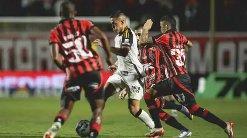 Imagem de No duelo dos interinos, Vitória bate Atlético-MG e volta a vencer no Brasileirão