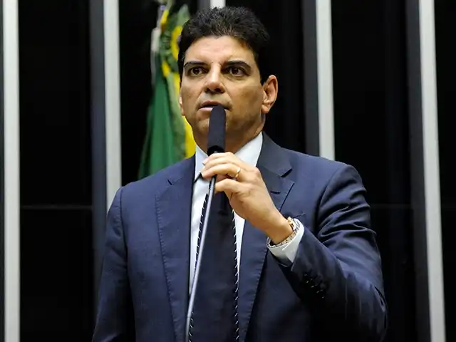 Imagem de Cajado acusa governo Lula de 'desfigurar' arcabouço fiscal após nova proposta de exceção para segurança pública