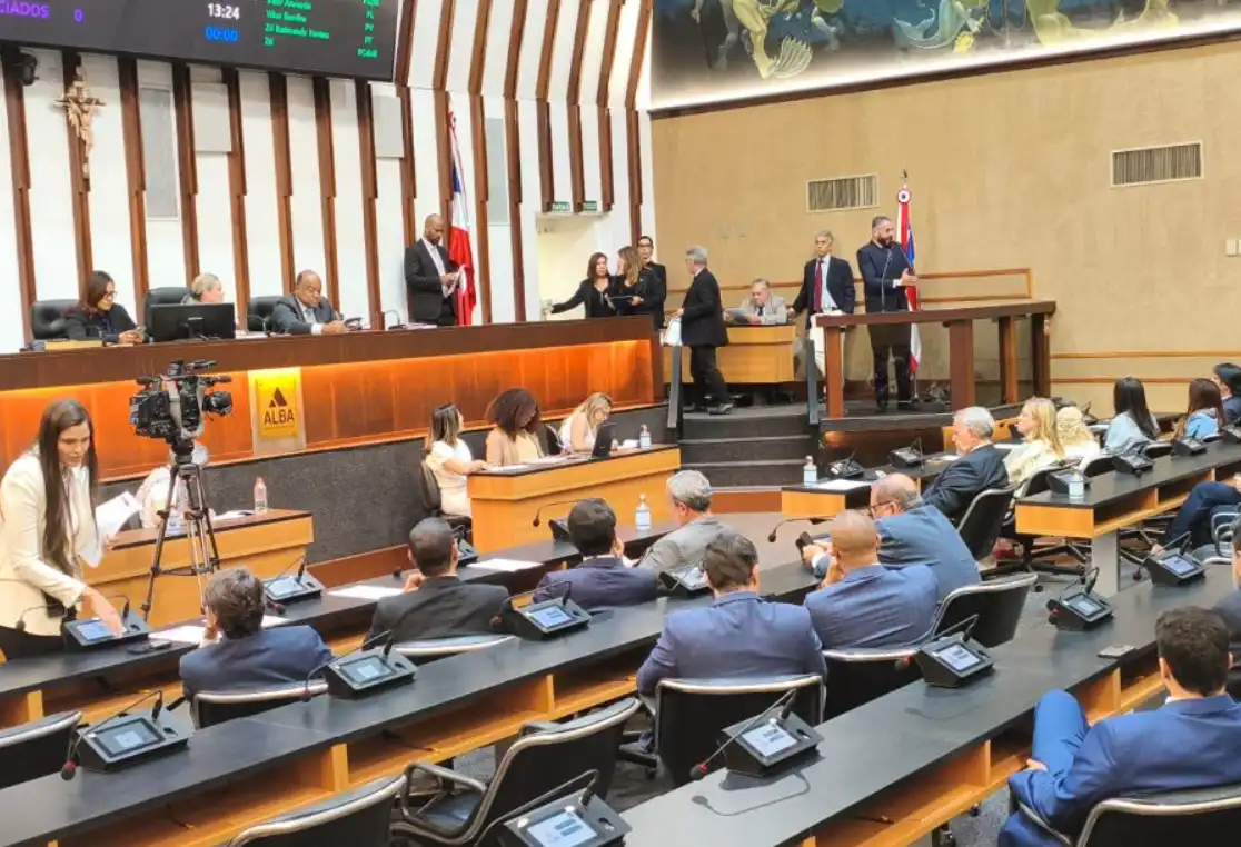 Imagem de Em sessão extraordinária, deputados decidem pela manutenção da prisão de Binho Galinha