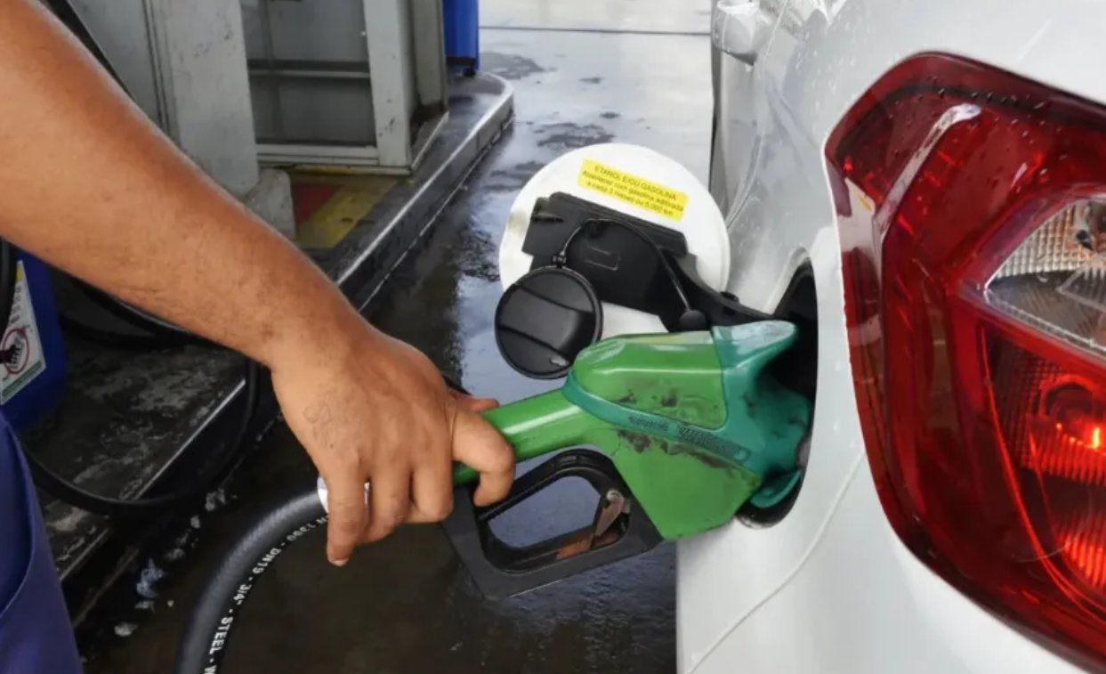 Imagem de Gasolina e diesel vendidos para distribuidoras sofrem reajuste