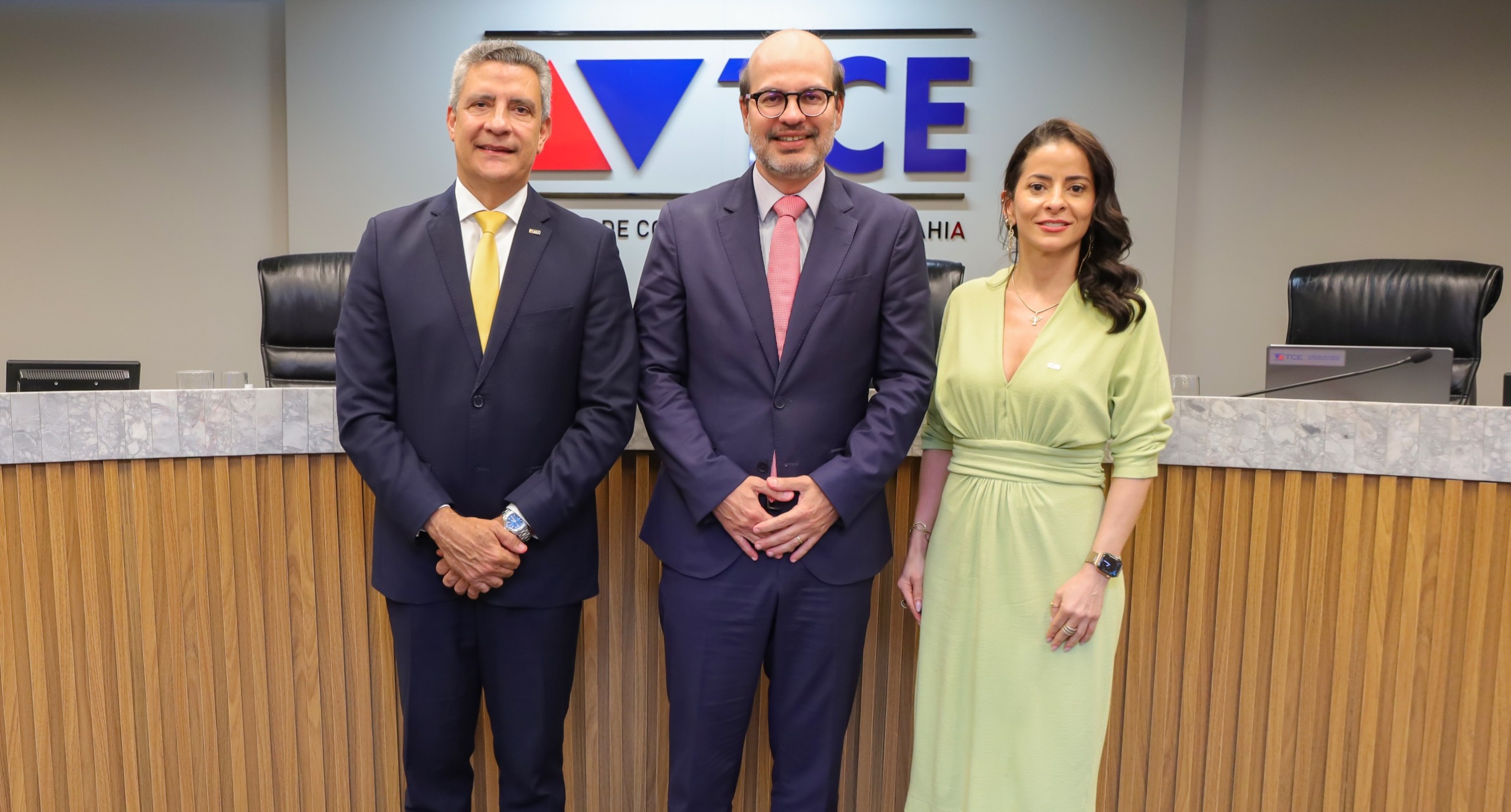 Imagem de Mesa Diretora do TCE/BA é eleita por aclamação para o biênio 2026/27