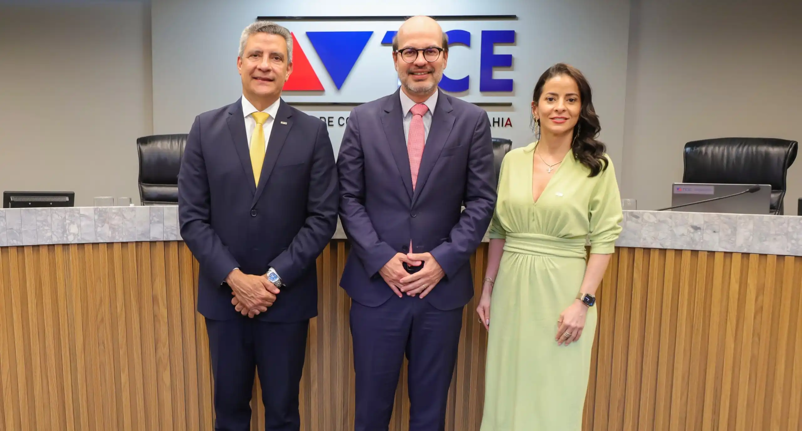 Imagem de Mesa Diretora do TCE/BA é eleita por aclamação para o biênio 2026/27