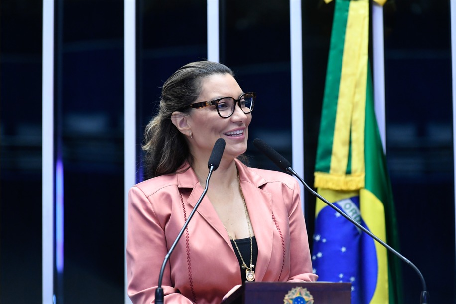 Imagem de Lula assina decreto que aumenta poderes de Janja