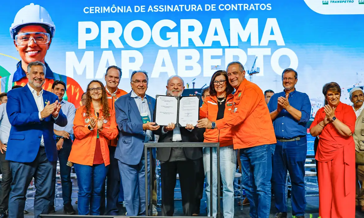 Imagem de Petrobras assina contrato bilionário para fabricar navios no RS