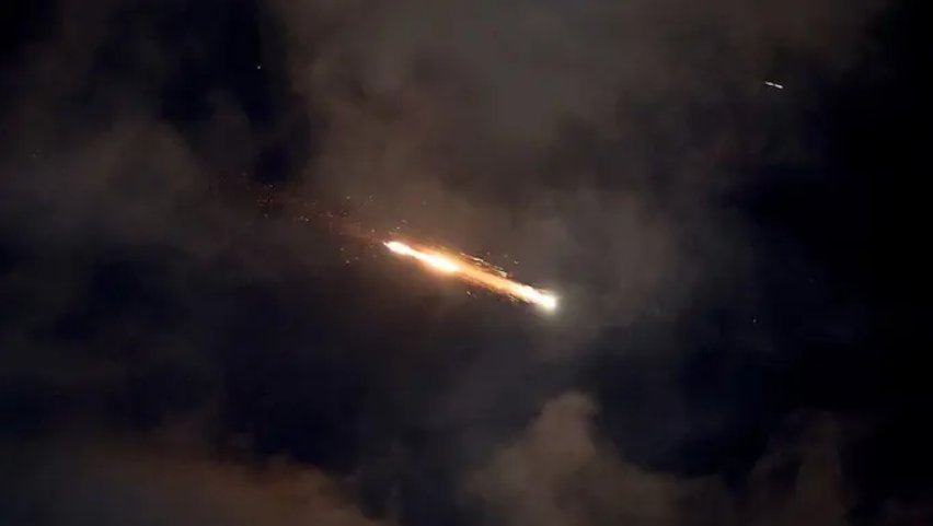 Imagem de Irã lança mísseis contra base militar dos Estados Unidos no Catar