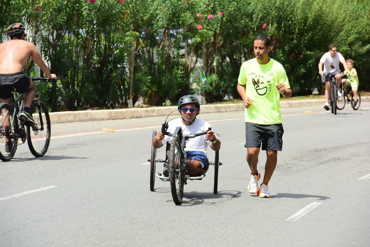 Imagem de Com apoio da Prefeitura, projeto com equipamentos adaptados possibilita lazer para pessoas com deficiência