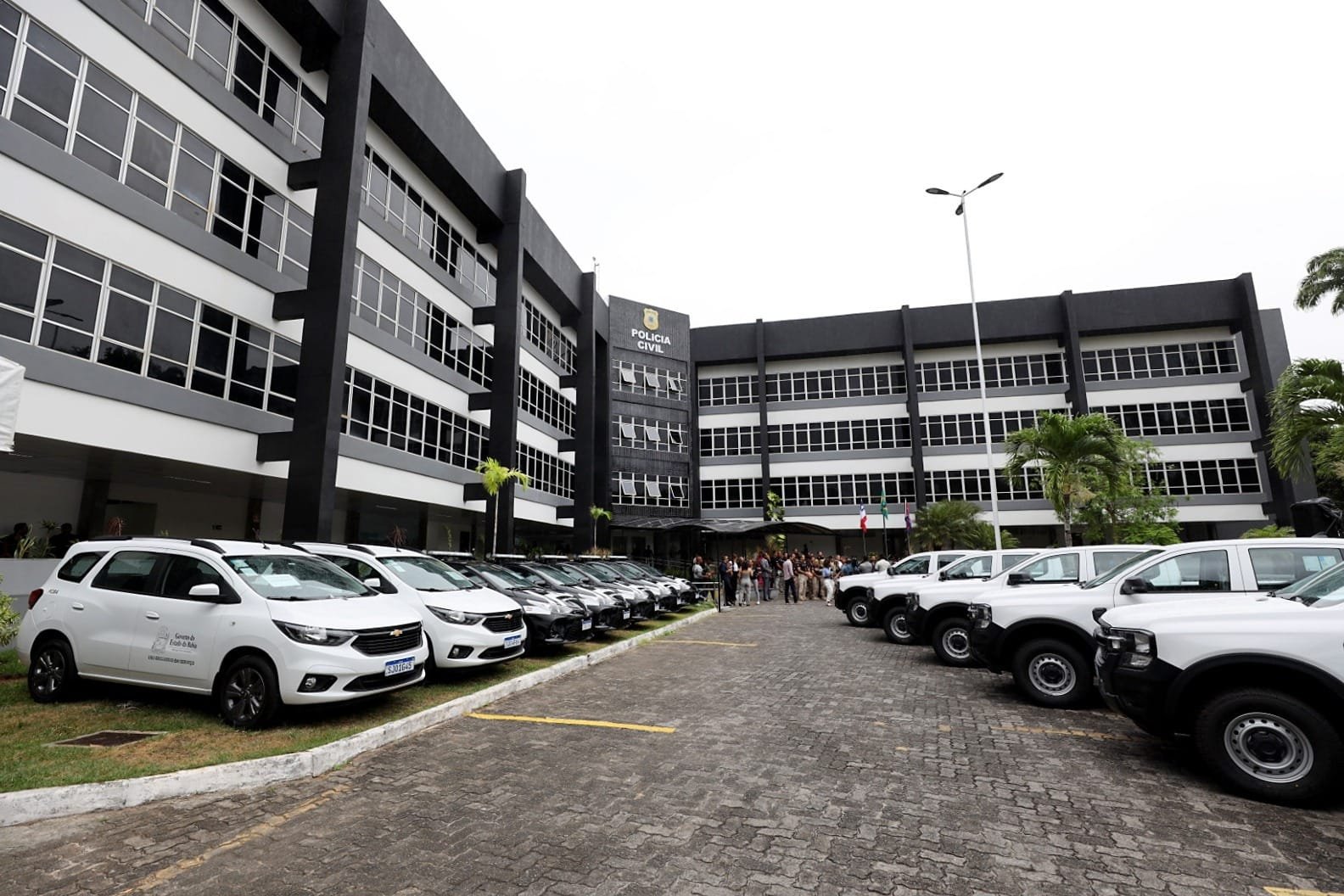 Imagem de Estado entrega novas viaturas e equipamentos balísticos para fortalecimento operacional da Polícia Civil