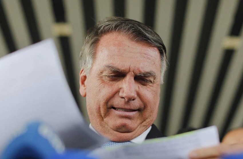 Imagem de Bolsonaro posta versículo bíblico após Trump anunciar taxa de 50% ao Brasil