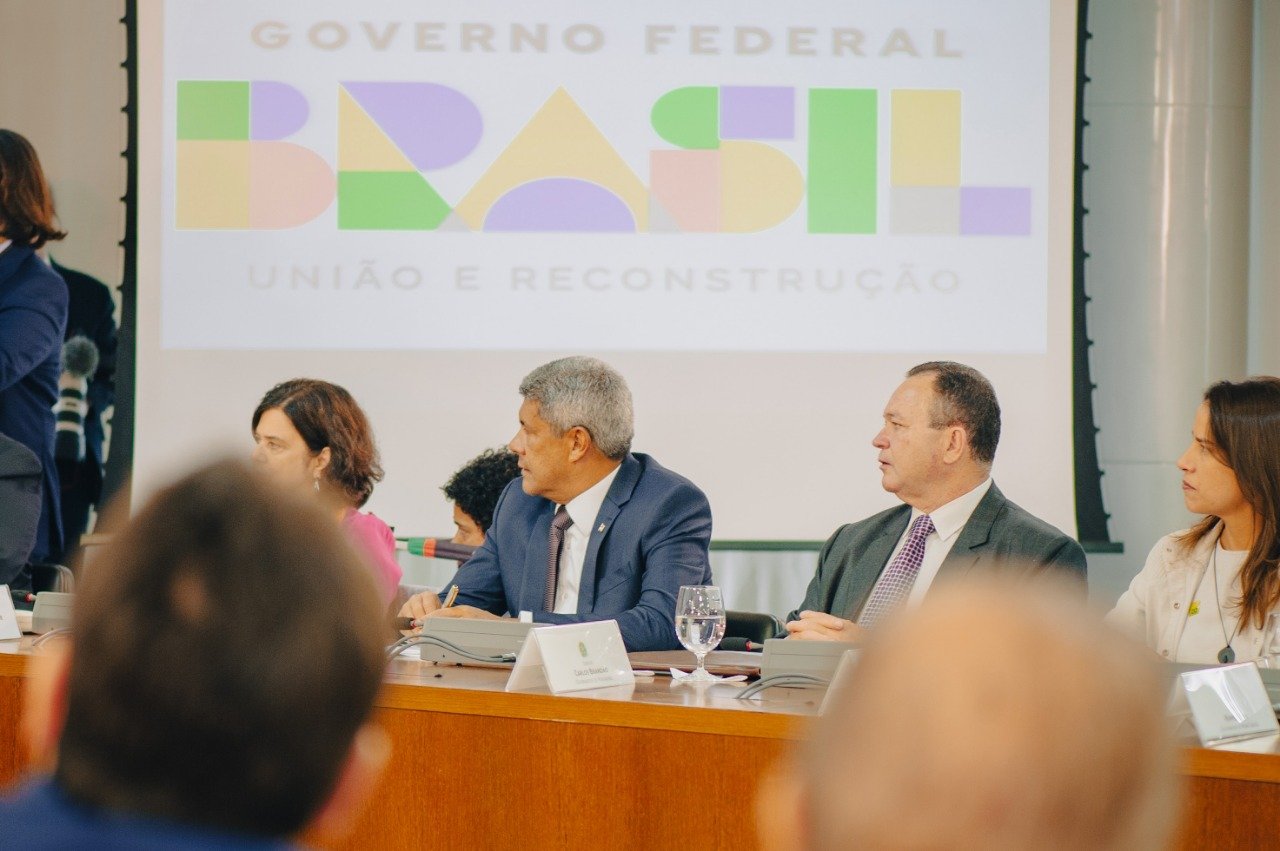 Imagem de Jerônimo apresenta demandas da Bahia em reunião de governadores com o presidente da República