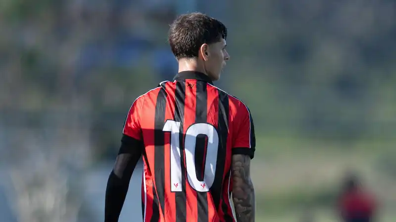 Imagem de Vitória compra em definitivo promessa argentina de 19 anos e aposta em jovem para o futuro