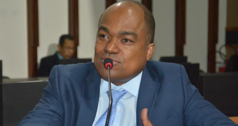 Imagem de Samuel Jr. é autor de projeto que possibilita pagamento de dívidas no momento em que serviço de água e luz for suspenso