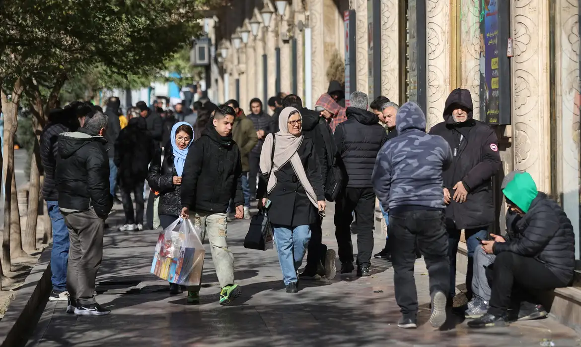 Imagem de Trump anuncia tarifas de 25% para países que negociarem com o Irã