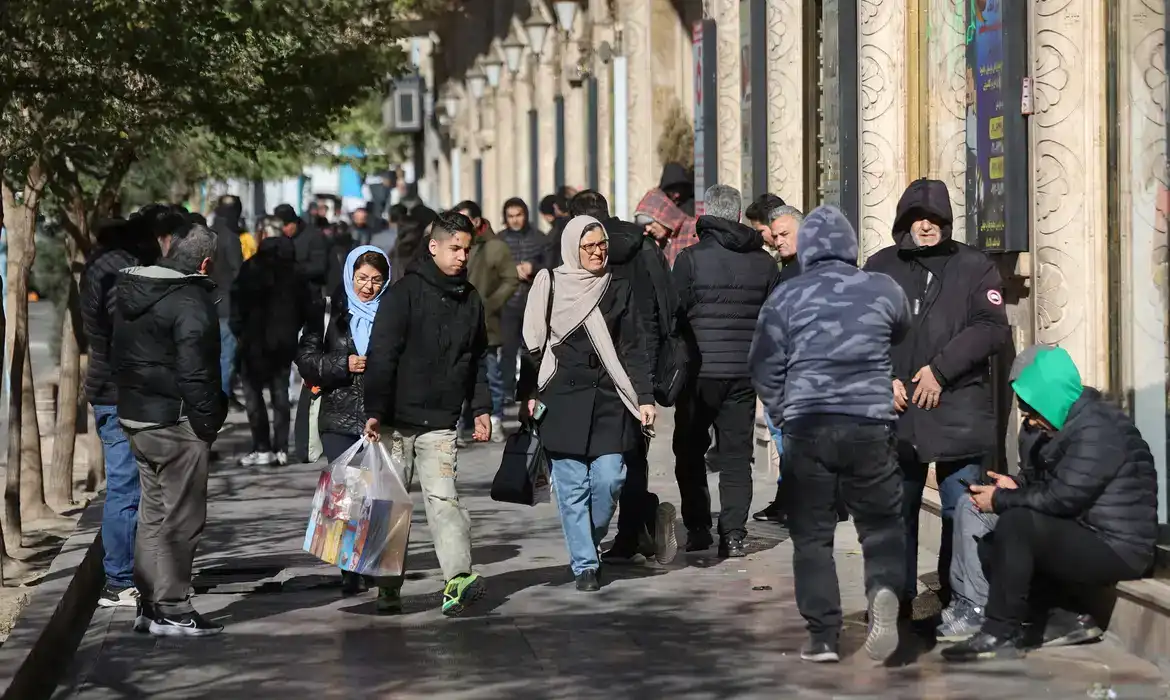 Imagem de Trump anuncia tarifas de 25% para países que negociarem com o Irã