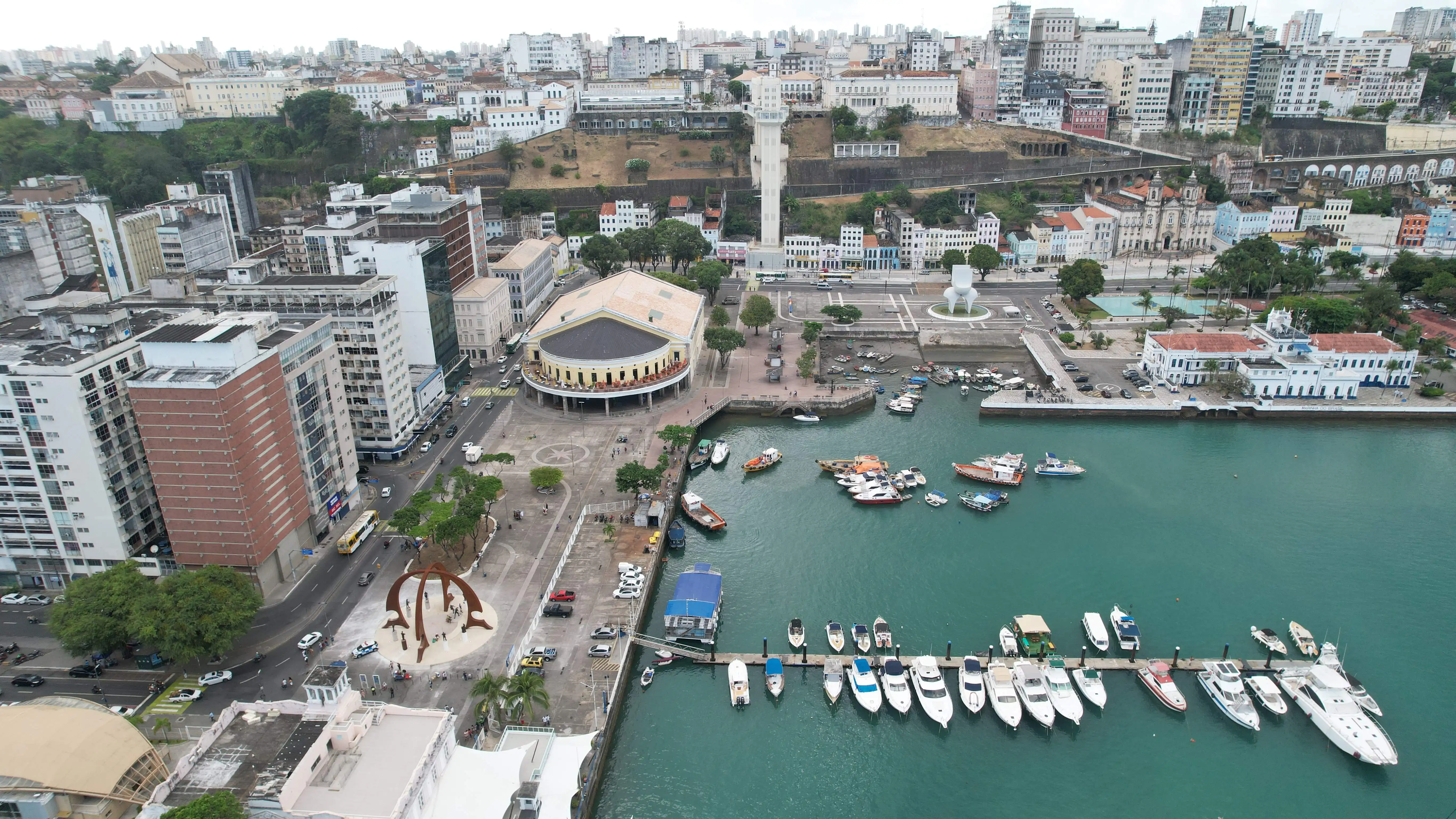 Imagem de Previsão do Tempo: Virada do ano na Bahia terá sol, calor e chuvas no Oeste e Vale do São Francisco