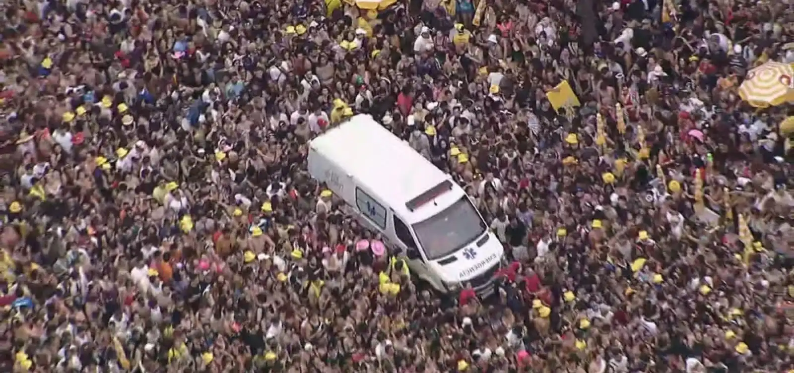 Imagem de Foliões passam mal após superlotação em bloco com Calvin Harris em São Paulo
