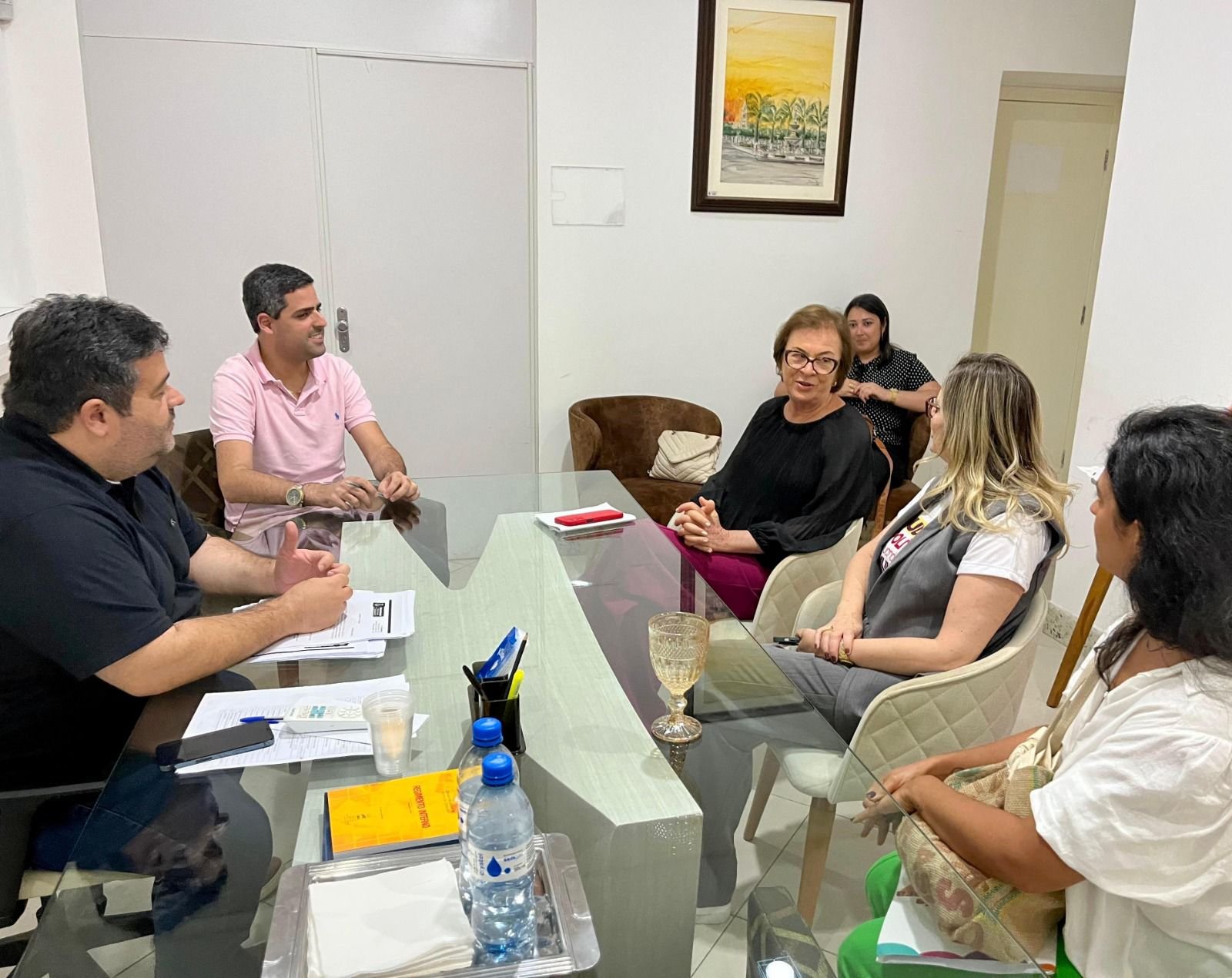 Imagem de Presidente da Câmara de Conquista se reúne com secretária das Mulheres e reafirma compromisso com bancada feminina