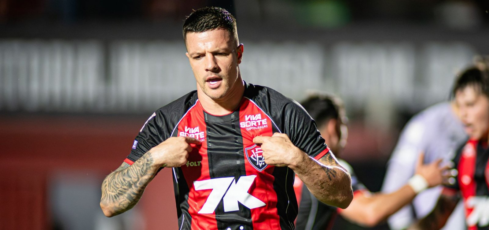 Imagem de Com gol de Kayzer, Vitória bate o Vasco e retoma o Brasileirão com triunfo