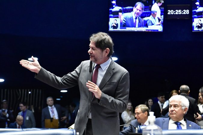 Imagem de Senador Cid Gomes se filiará ao PSB após briga com irmão Ciro