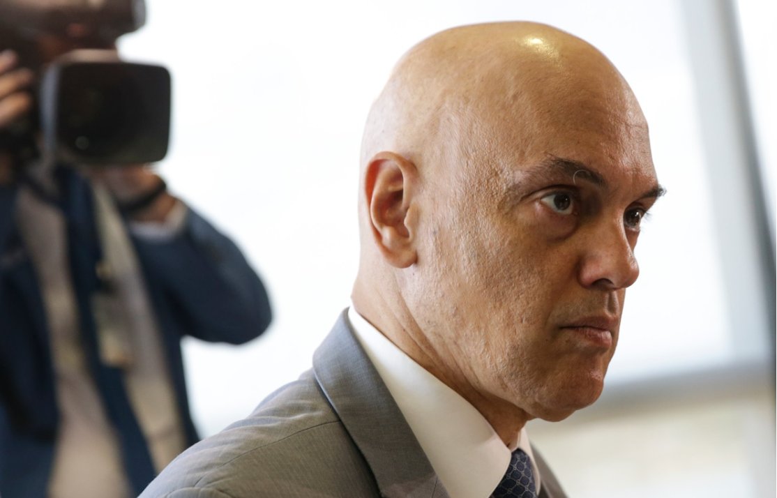 Imagem de Glenn Greenwald revela ordem de remoção de conteúdo emitida por Alexandre de Moraes