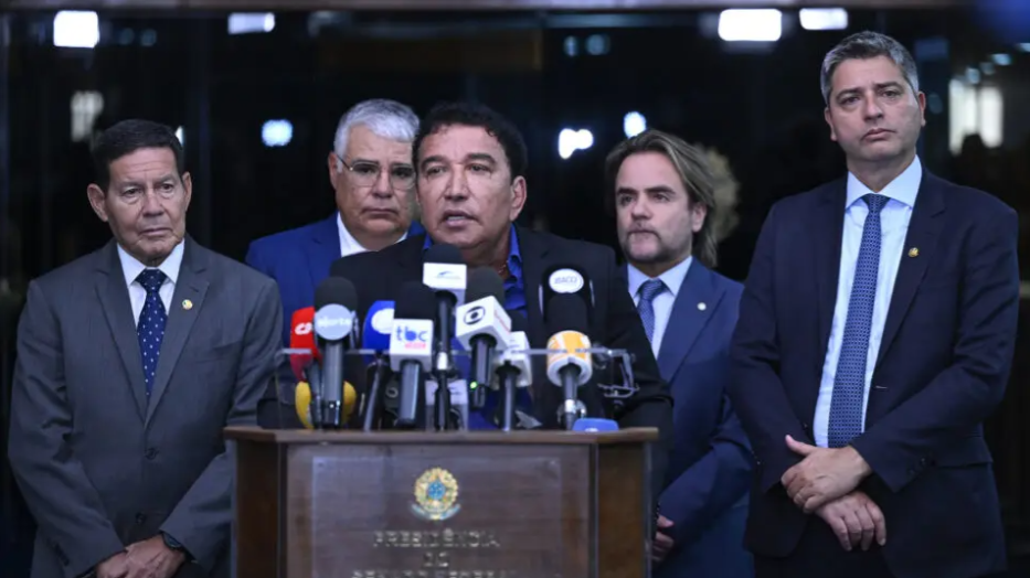 Imagem de Oposição acusa STF de conluio com a esquerda e pede impeachment de Dino e Moraes