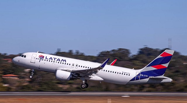 Imagem de Avião da Latam faz pouso de emergência em Salvador após comandante desmaiar