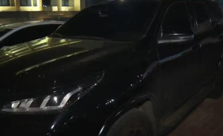 Imagem de Carro blindado que pode ter sido usado pelo deputado Binho Galinha durante fuga é apreendido em Feira de Santana
