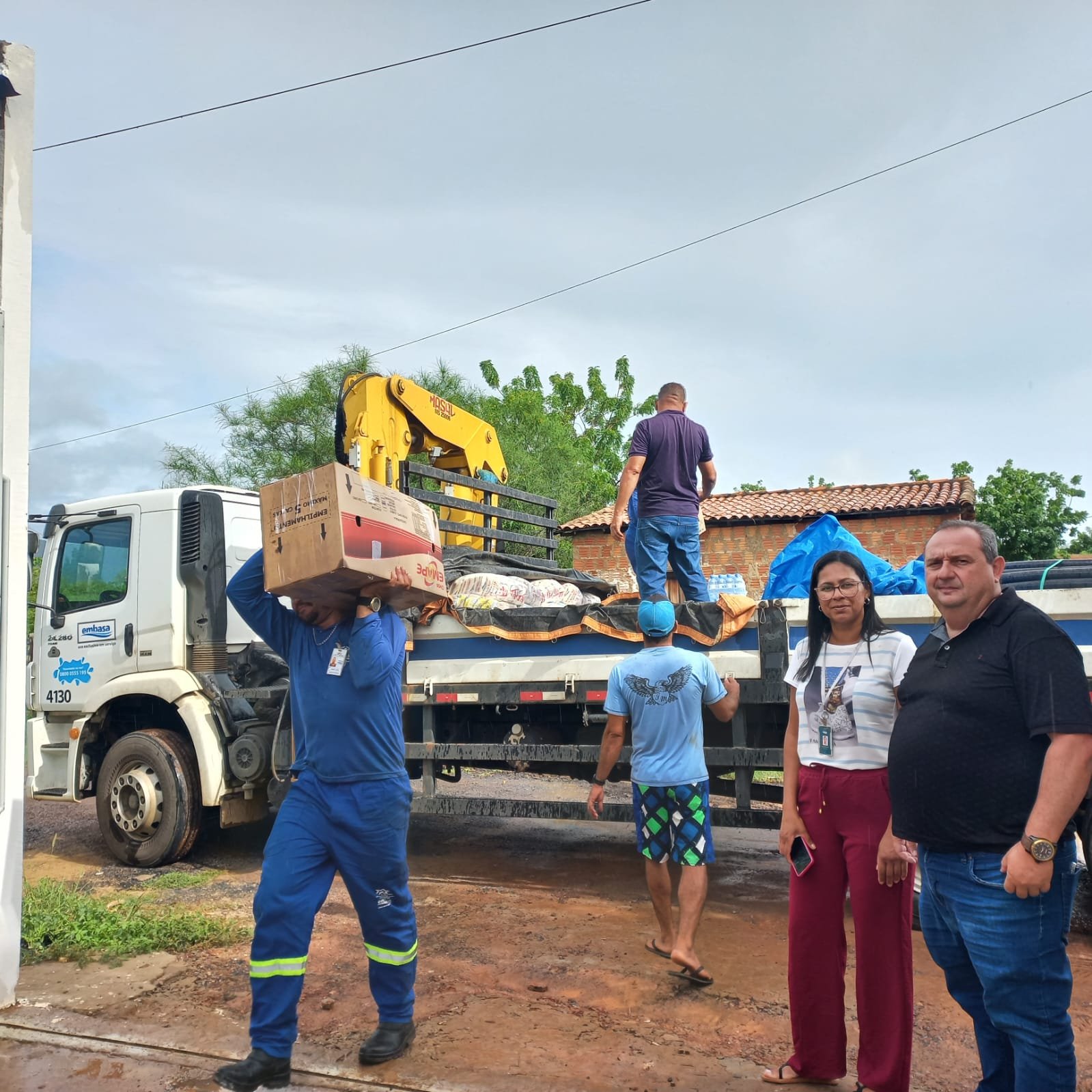 Imagem de Embasa fornece água para Wanderley e Muquém do São Francisco por sistemas alternativos após temporal