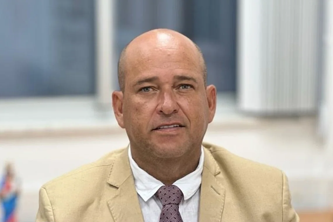 Imagem de Deputado preso por suspeita de liderar milícia troca PRD pelo Avante e tentará reeleição na Alba