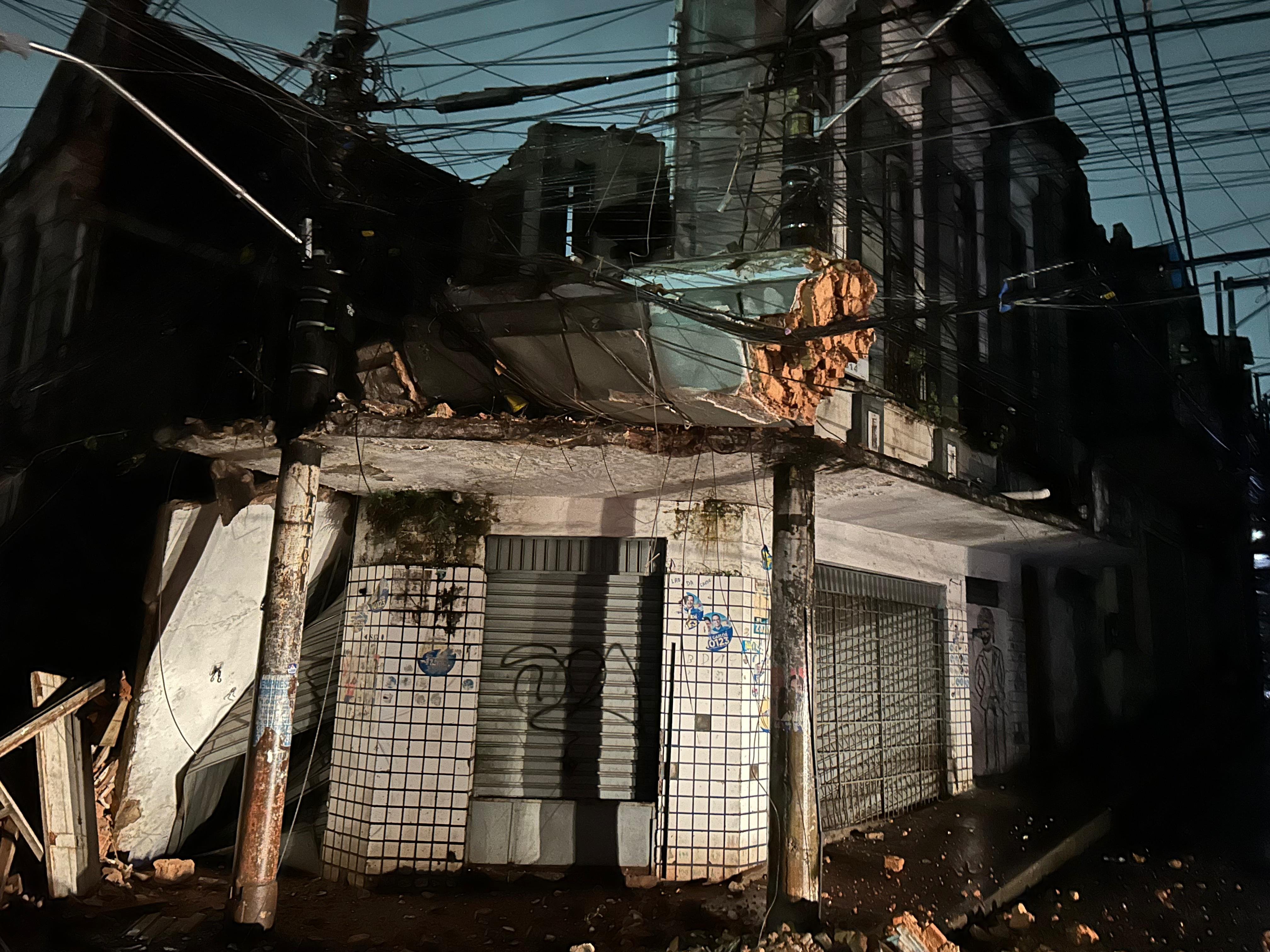 Imagem de Prefeitura atua em desabamento na Baixa dos Sapateiros e acolhe famílias de imóveis próximos; ocorrência não deixou vítimas