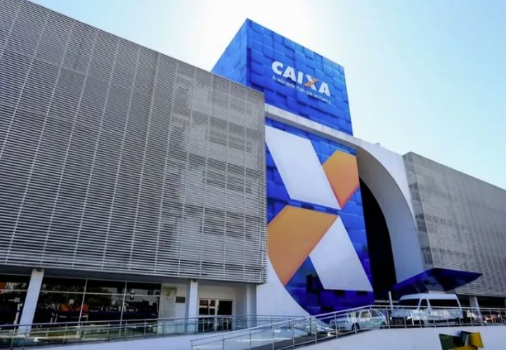 Imagem de PF cumpre operação em Salvador após rombo milionário na Caixa Econômica