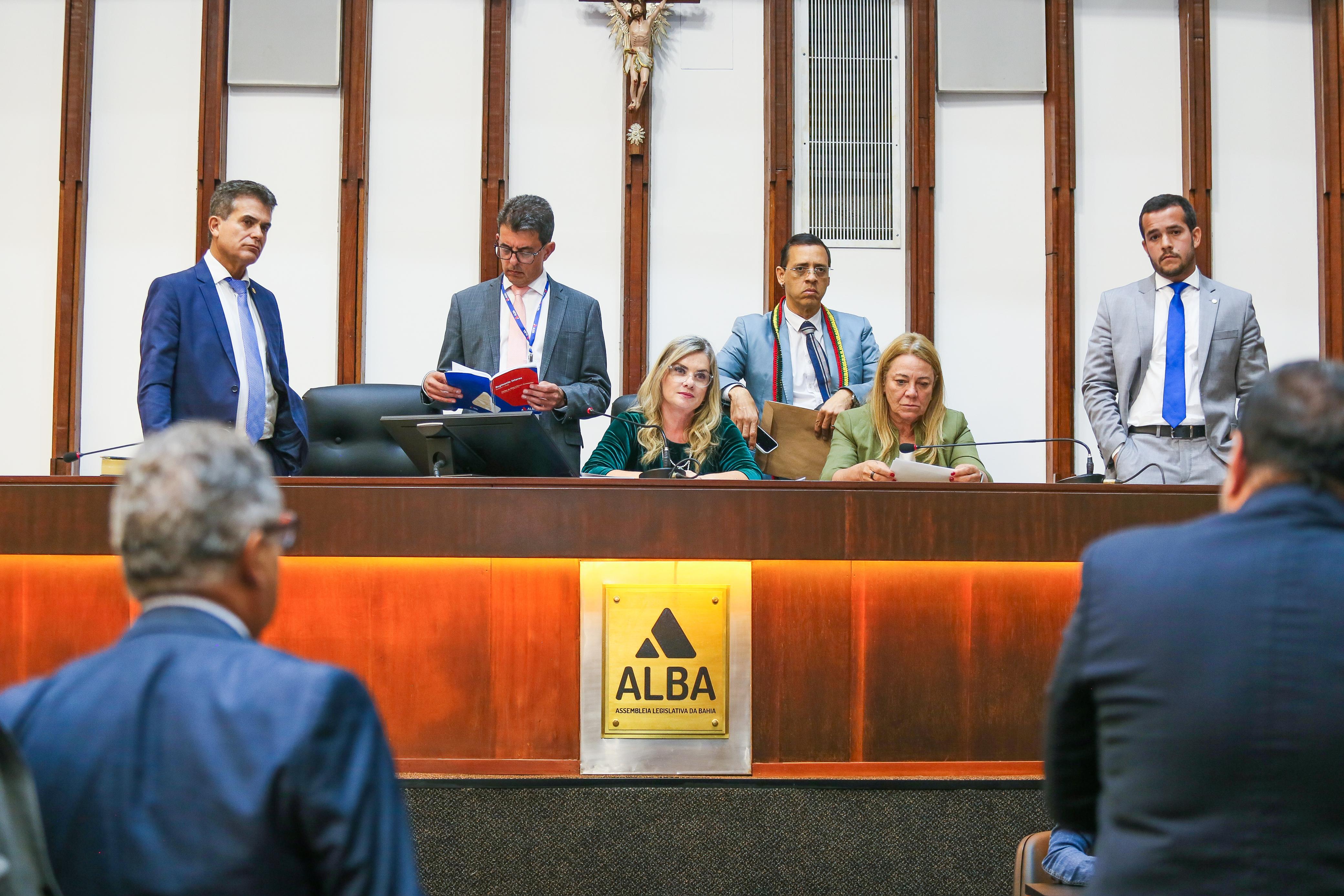 Imagem de Ivana Bastos diz que aprovação de projetos que reestruturam a segurança é "vitória da sociedade"