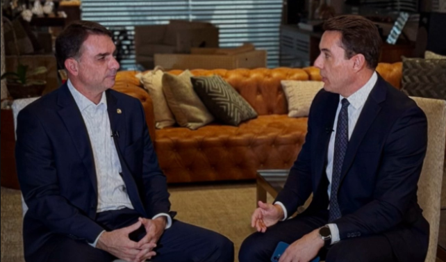 Imagem de Flávio Bolsonaro abre o jogo e revela o “preço” para desistir da candidatura à Presidência em 2026