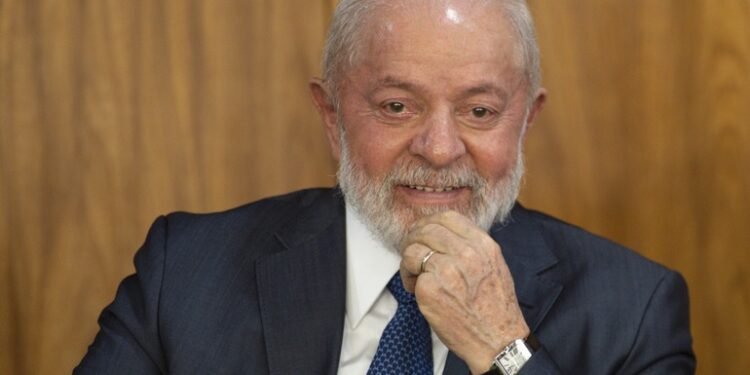 Imagem de Lula parabeniza o povo argentino, mas não cita Milei