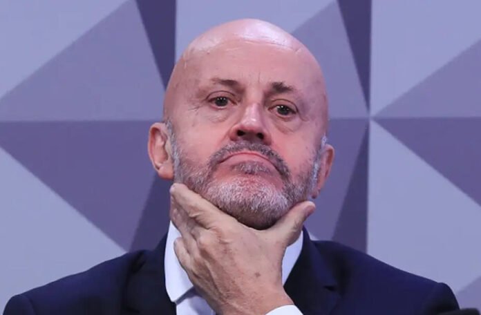 Imagem de Careca do INSS tentou emplacar sem sucesso três contratos milionários com o Ministério da Saúde