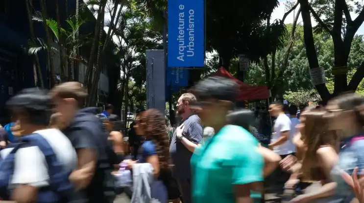 Imagem de Abstenção no primeiro dia do Enem 2025 chegou a 27%