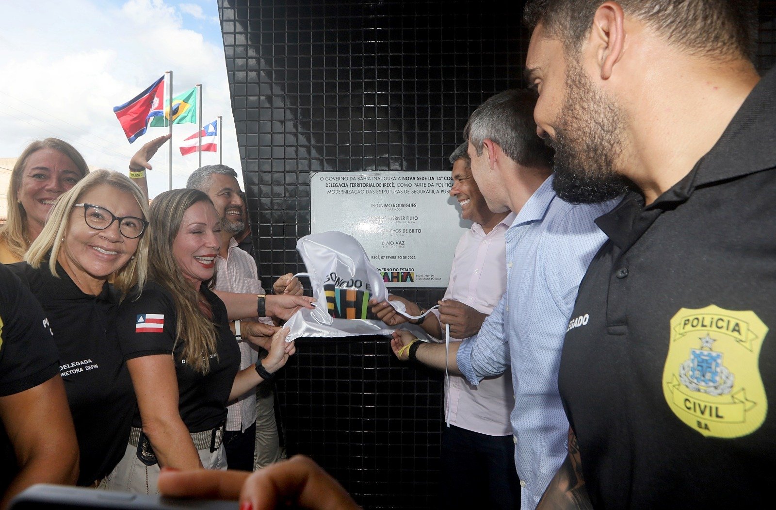 Imagem de Jerônimo inaugura 90 leitos no Hospital Regional e novas sedes da Polícia Civil, em Irecê